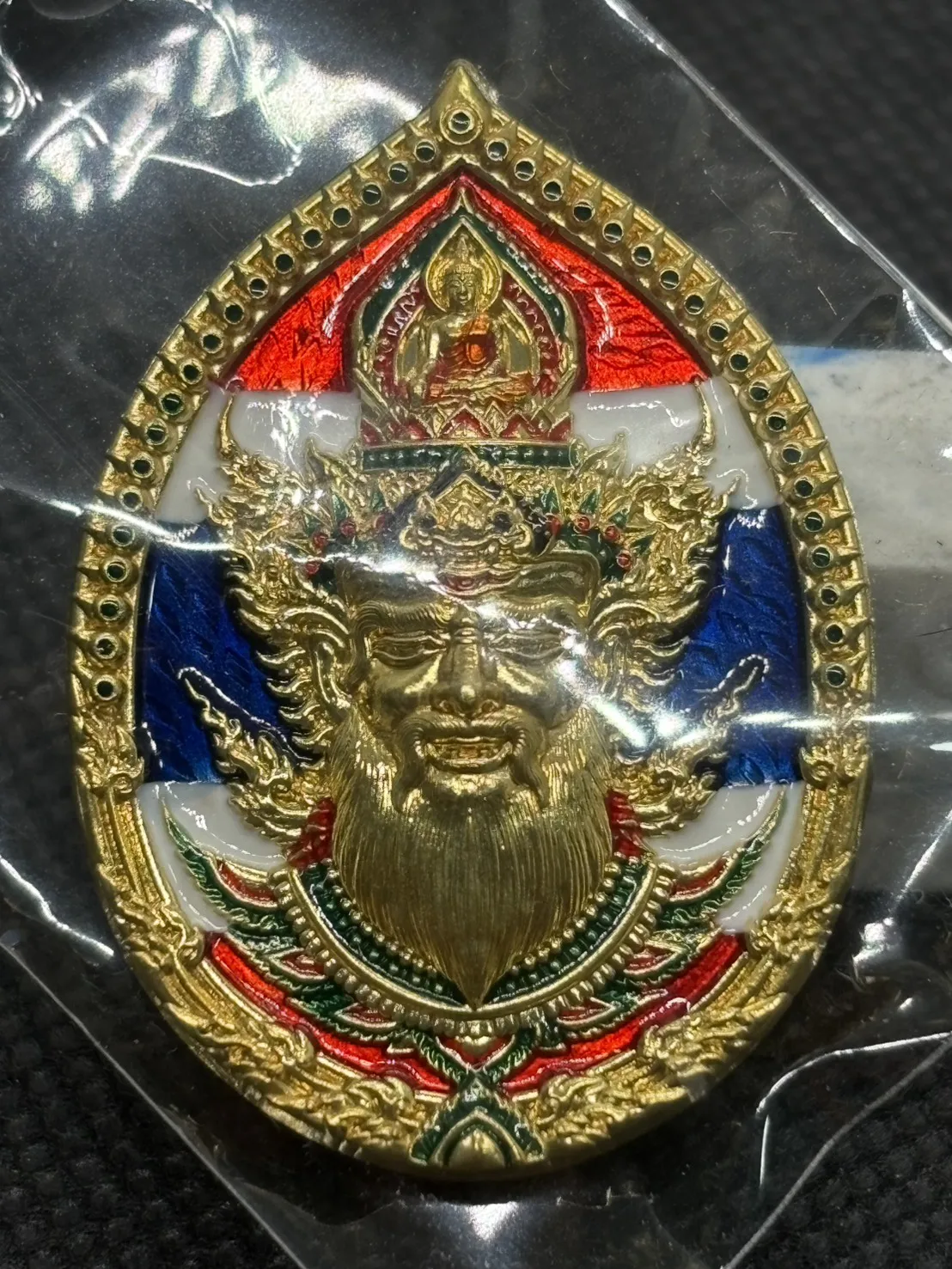 เหรียญพ่อแก่รุ่น เศรษฐี หลวงปู่ฝั้น ปสาโท วัดศรีถมอรัตน์ จ.เพชรบูรณ์ เนื้อทองประทานลงยาสีธงชาติ  ลงยาเครื่องทรง หมายเลข 26 พร้อมกล่องเดิม