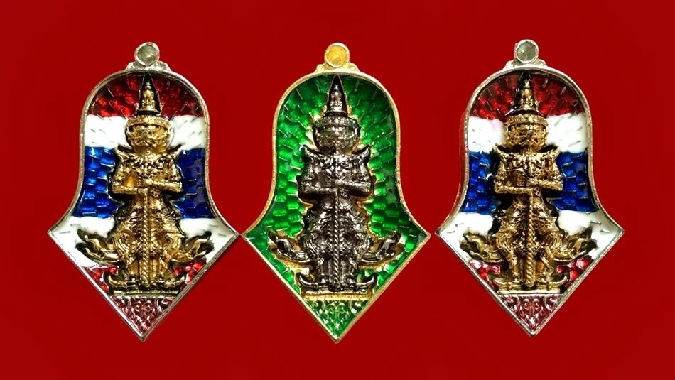 ### 3 องค์ ### ท้าวเวสสุวรรณ (ประกบ 2 ชิ้น) รุ่นรวยหนุนดวง หลวงปู่หมุน วัดบ้านจาน หลวงปู่ศิลา วัดโพธิ์ศรีสะอาด ร่วมปลุกเสก ลงยาทุกเหรียญ และหมายเลขสวย 222 , 237,190 พร้อมกล่องเดิม
