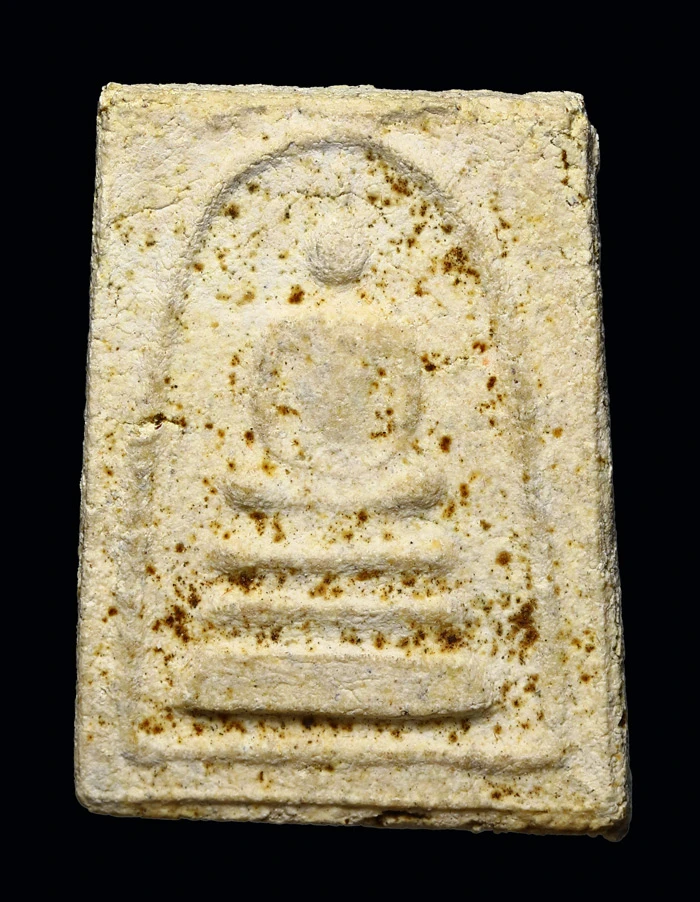 พระสมเด็จเนื้อผง ของท่านเจ้าคุณนรรัตน์ราชมานิต (ธมฺมวิตกฺโก).พระรุ่นนี้จัดสร้างขึ้นและออกที่ วัดศีลขันธาราม จังหวัดอ่างทอง โดยมีการปลุกเสกในปี พ.ศ. 2513.