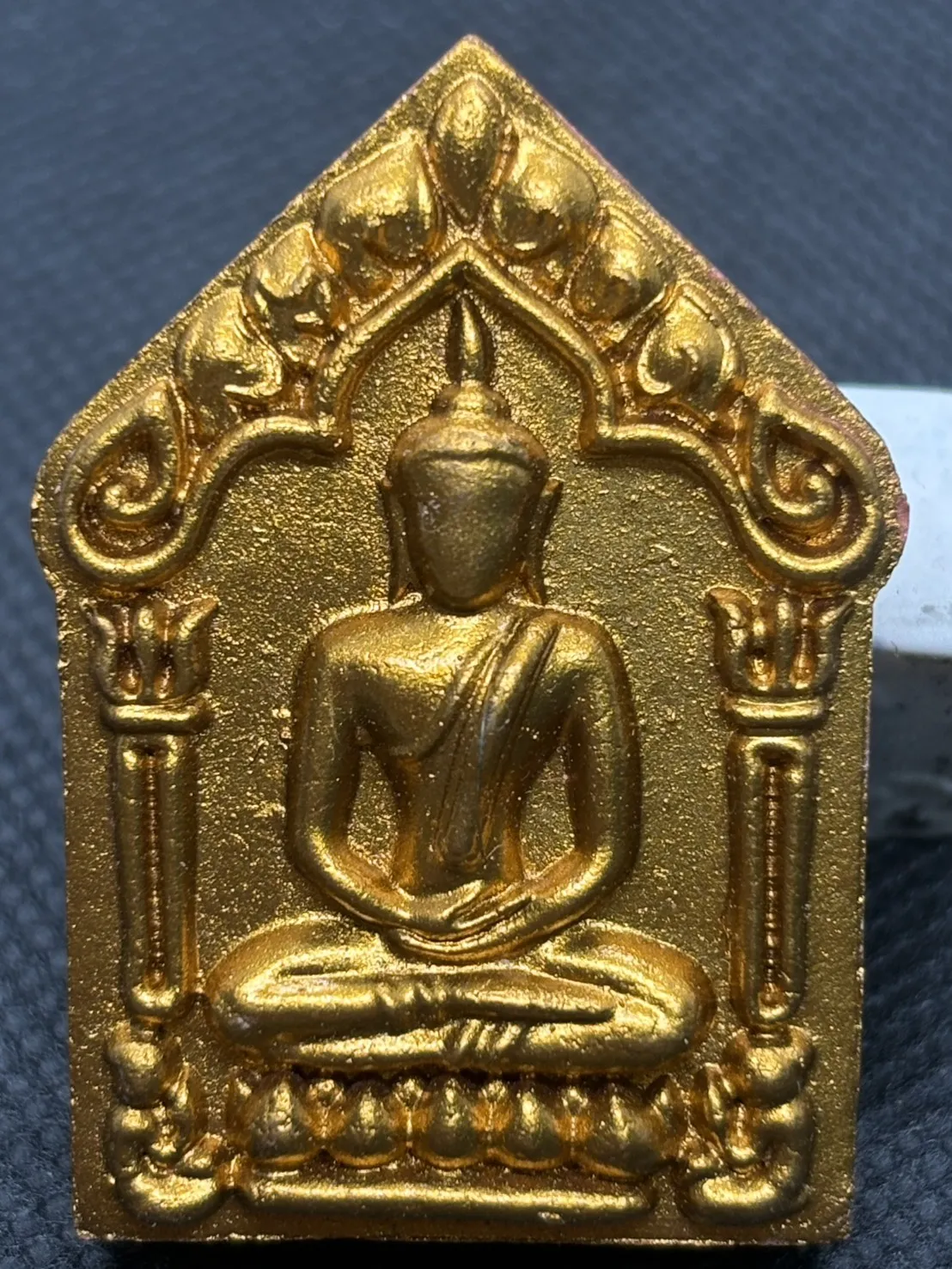 ขุนแผนพรายกุมาร ก๊งเตื่อง เตชปญโญ หลังมวลสาร ตะกรุดเงิน แพะเขาควายเผือก หนุมาน ปรกมะขาม พระปิดตา จีวร พลอย เกศา หมายเลข 1183 พร้อมกล่องเดิม