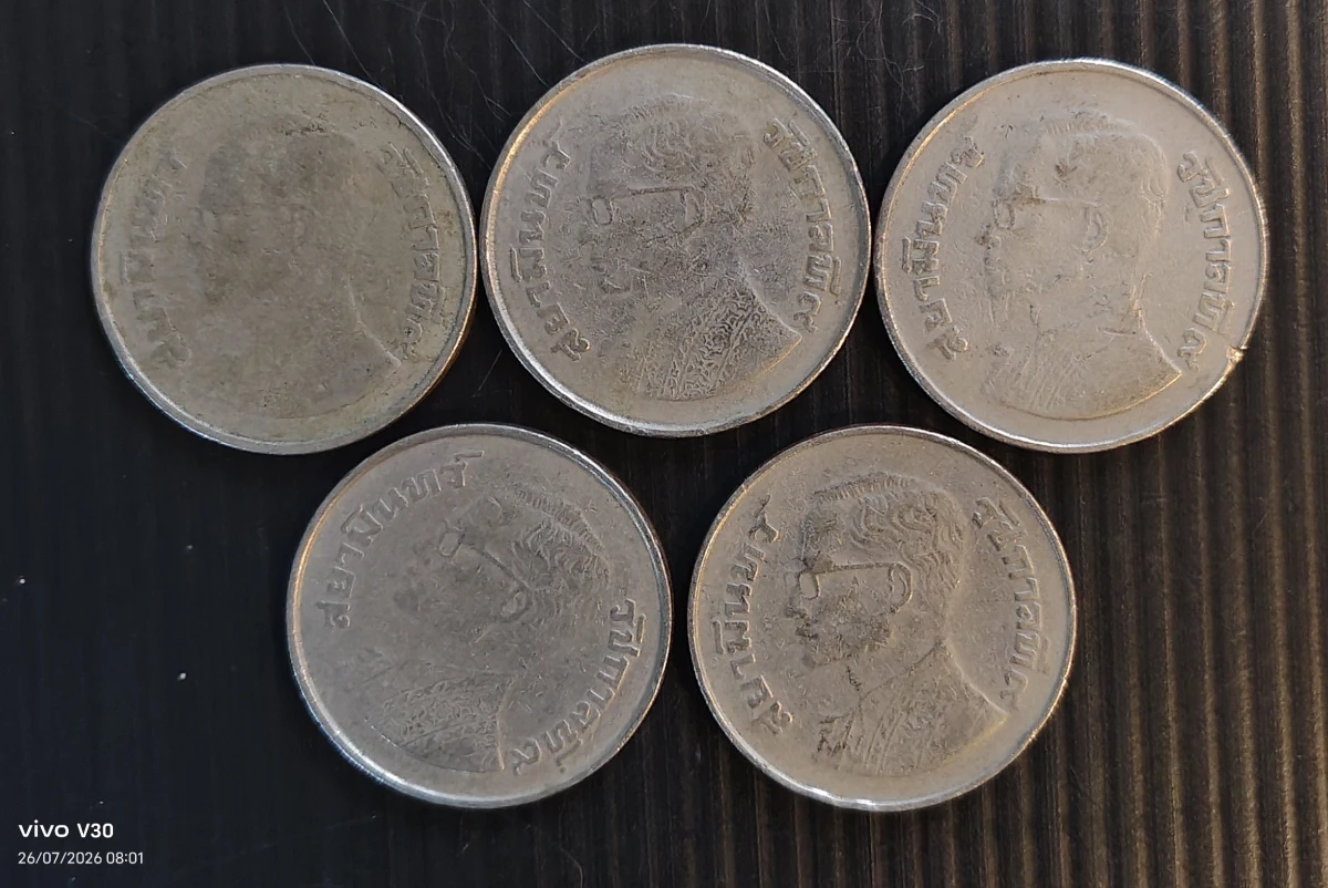 **เคาะเดียว**เหรียญ 5 บาท ร.9 ครุฑเฉียง ปี20และ22 จำนวน 5 เหรียญ