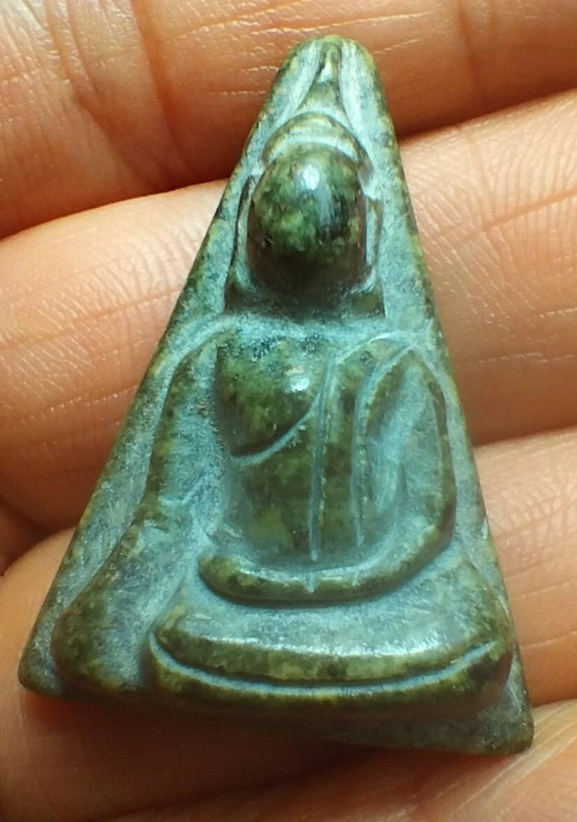 สมเด็จนางพญาหยกแกะหลวงพ่อวิริยัง