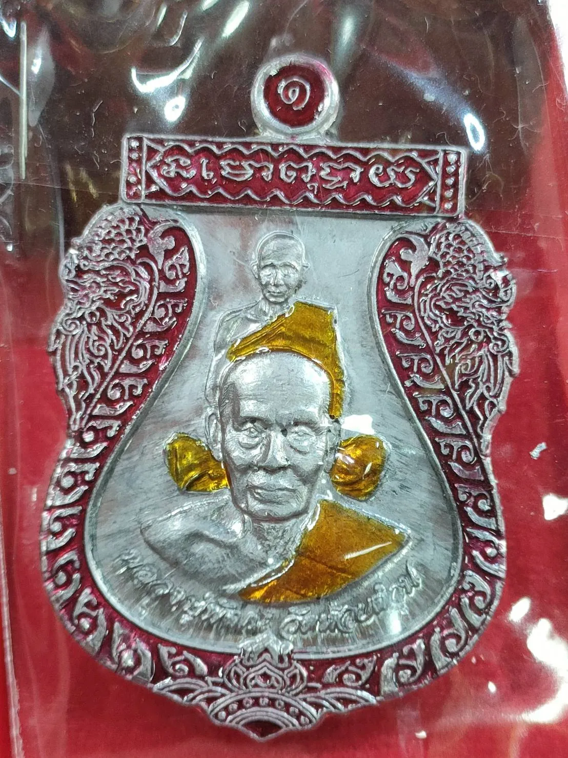 6J006 เหรียญเสมาพุทธซ้อนบูชาครูพุทธคุณ 108 หลวงพ่อพัฒน์ วัดห้วยด้วน เนื้อปีกเครื่องบิน ลงยาขอบแดงซุ้มแดง ลงยาจีวร เลข 171 กล่องเดิม