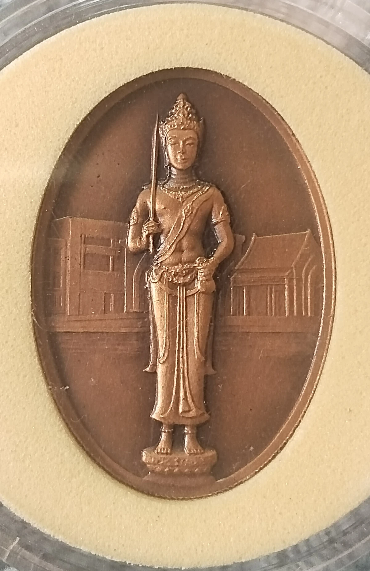 เหรียญที่ระลึกพิธีอัญเชิญ "พระเทวธนบดี" (องค์เทวะผู้เป็นใหญ่ทางการเงิน) สถิตที่กองกษาปณ์รังสิต