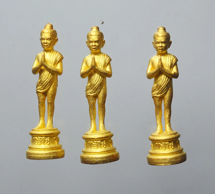 ลอยองค์ ไ อ้ ไ ข่ รุ่น โครตเศรษฐี 2563 พิมพ์เล็ก เนื้อชุบทอง โค๊ด เลขกำกับตามภาพ 3 องค์ พิธีวัดพระมหาธาตุวรมหาวิหาร นครศรีธรรมราช ขนาดองค์ สูง 2. เซน พร้อมกล่อง