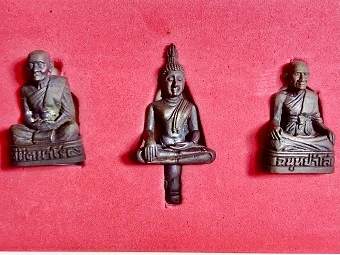 3-พระชุดที่ระลึกวัดหนองแหวน อ.นายายอาม จ.จันทบุรี ๒๕๔๕  ในกล่องใหญ่เดิม