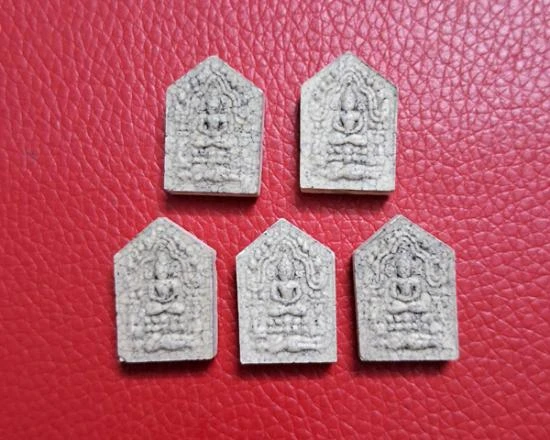 !!!! 5 องค์ !!!! ขุนแผนผงพรายกุมาร หลวงพ่อคูณ ตะกรุดเงิน แตกลายงา พิมพ์เล็ก ฝังตะกรุดเงิน (ทันหลวงพ่อคูณ)