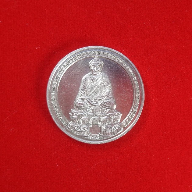 (เคาะเดียวแดง) เหรียญไต้ฮงกง พิมพ์ 2 หน้า วัดหัวลำโพง จ.กรุงเทพฯ ปี 2537 เนื้อกะไหล่เงิน ขนาด 3 ซม. สวยครับ