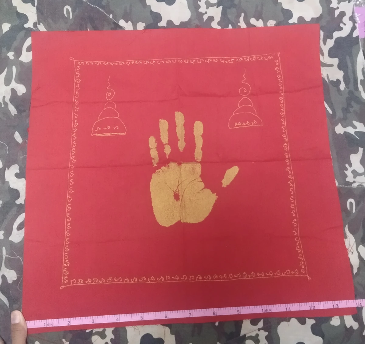 ผ้ายันต์ฝ่ามือหลวงปู่สังวาลย์ ธมฺมสาโร ยุคแรก แห่งวัดป่าเขามโนราห์ จังหวัดอุทัยธานี