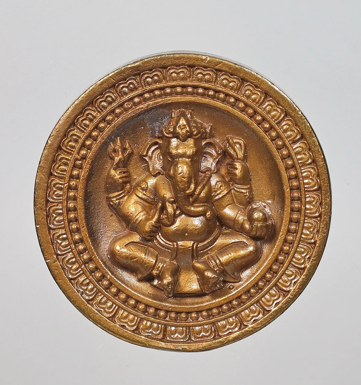 100.- เหรียญหล่อพระพิฆเณศวร ปี2551 วัดเบญจมบพิตร เนื้อสำริด (กล่องเดิม) หลวงปู่ทิม หลวงพ่อเจือ ปลุกเสก