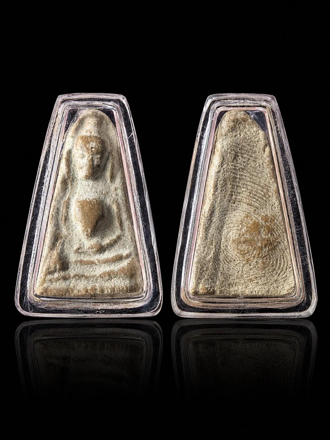 200.- พระผงสุพรรณ เนื้อดิน พร้อมเลี่ยม