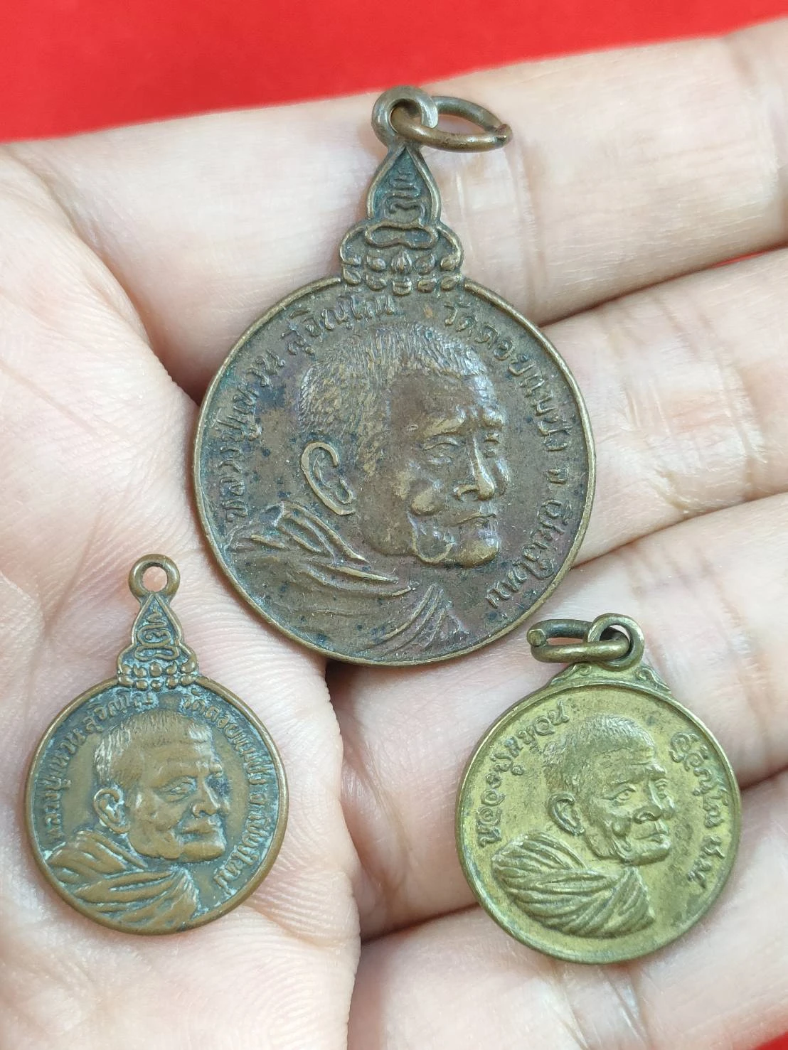 เหรียญหลวงปู่แหวน วัดดอยแม่ปั๋ง จ.เชียงใหม่ เนื้อทองแดง รวม 3 เหรียญ