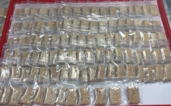 !!!! 100 องค์ !!!! สมเด็จบางขุนพรหม ปี 2547 วัดใหม่อมตรส พิมพ์ใหญ่ (หลวงพ่อคูณปลุกเสกเดี่ยว 1 วาระ) ***ไม่มีกล่อง***