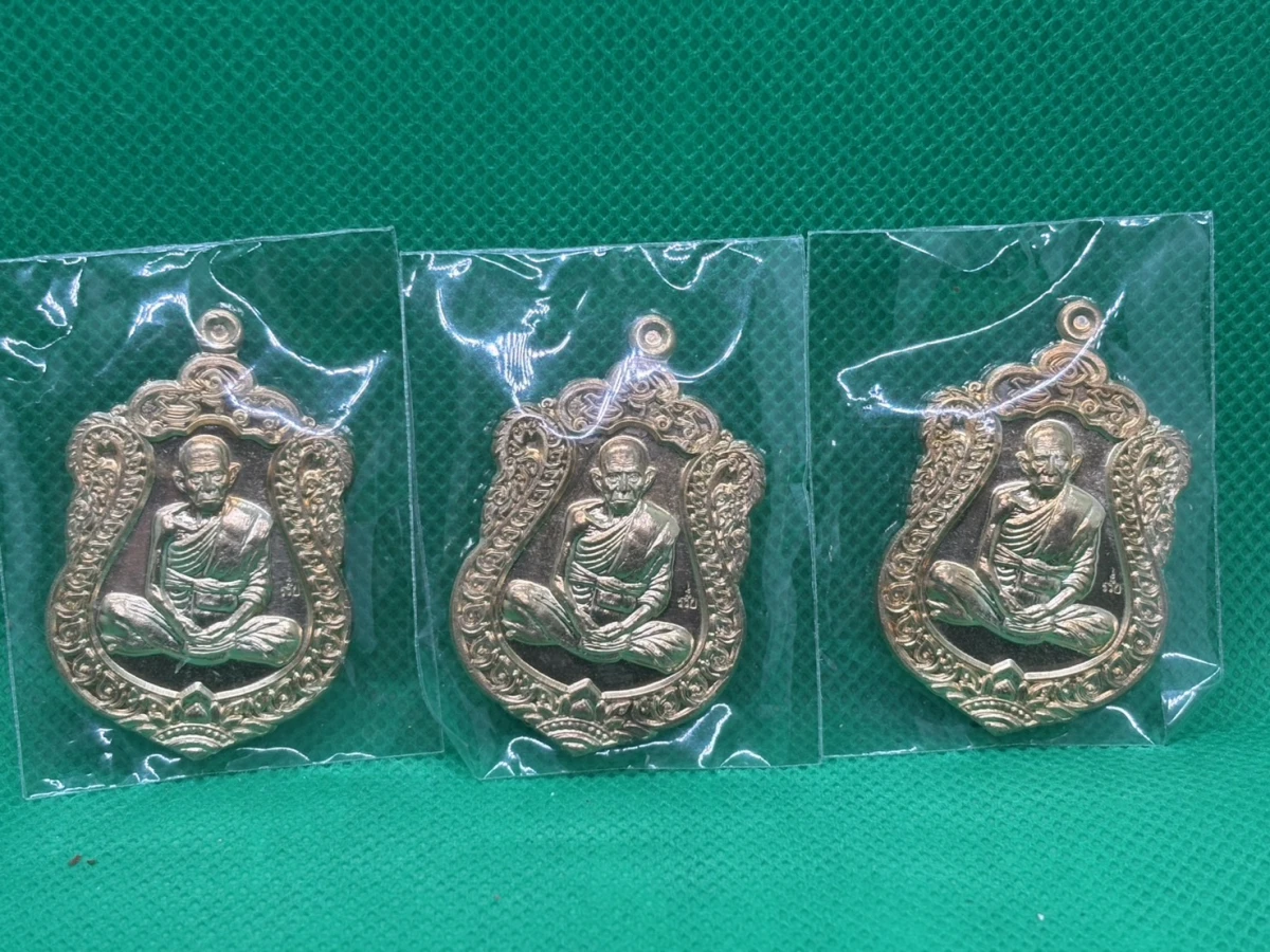 !!! 3 องค์ !!! เหรียญเสมา หลวงพ่อรวย ปาสาทิโก รุ่นอายุยืน วัดตะโก ปี 2555 เนื้อเปียกทอง แจกในพิธี ไม่มีกล่อง