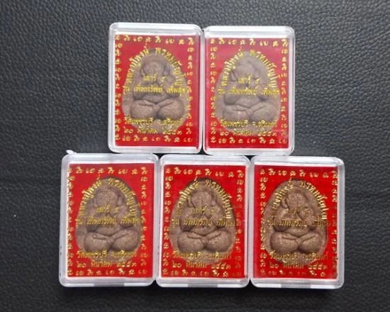 5 องค์ >>พระปิดตาเสาร์ 5 รุ่นเพิ่มทรัพย์ เพิ่มสุข หลวงปู่หงษ์ พรหมปัญโญ วัดเพชรบุรี สุรินทร์ ปี 53 ฝังตะกรุดเงิน 2 ดอก มีโค๊ต พร้อมกล่อง