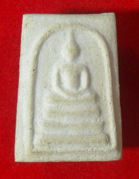 พระสมเด็จหลวงปู่ลำภู  พิมพ์ใหญ่เกศทะลุซุ้ม เนื้อผง ผงเก่ากรุบางขุนพรหมเยอะ สวยมากๆพร้อมบัตรดีดีพระ