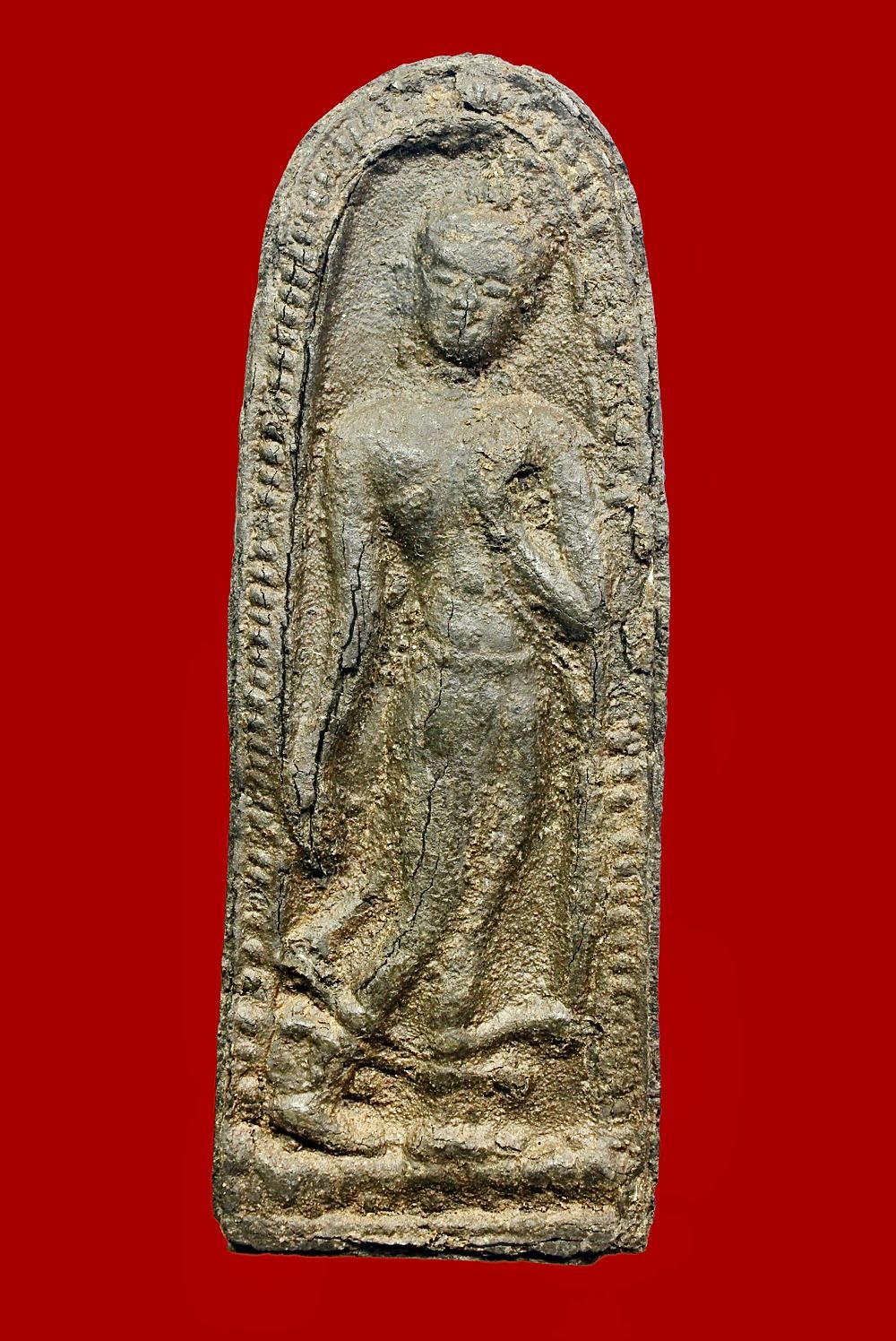 พระลีลากำแพงนิ้ว  พิมพ์ใหญ่ เนื้อชินเงิน กรุวัดพระศรีรัตนมหาธาตุ จ.สุพรรณบุรี