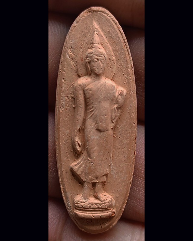 2.พระ 25 พุทธศตวรรษ เนื้อดินแร่ พร้อมกล่องกำมะหยี่สวยงาม