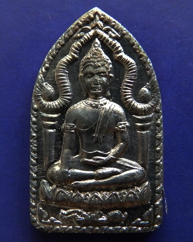 7.พระยอดขุนพลปั๊ม หลวงพ่อฑูรย์ วัดโพธินิมิตร เนื้อชินพิมพ์เล็ก พ.ศ. 2527 สูง 3 ซ.ม. สร้างจากเนื้อชินกรุเก่าที่ชำรุดแตกหัก