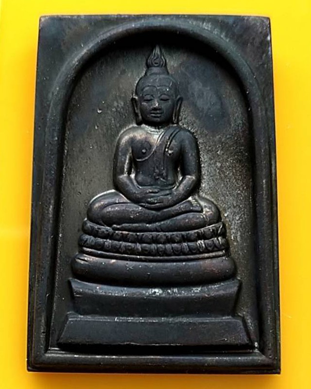 6.สมเด็จพระพุทธนวมหาราชายุจฉับปริวัตนมงคล ในหลวงครบ 6 รอบ จัดสร้างโดยสำนักนายกรัฐมนตรี พ.ศ. 2542 กล่องเดิม ตอกโค้ด