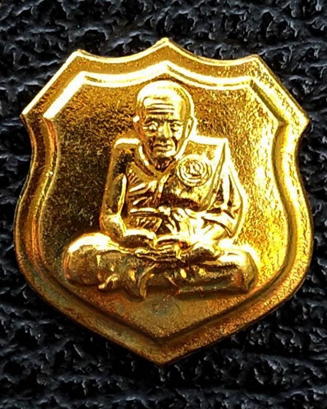 3.เหรียญอาร์ม หลวงปู่ทวด วัดช้างให้ เนื้อฝาบาตร ขนาดสูงประมาณ 2 ซ.ม.