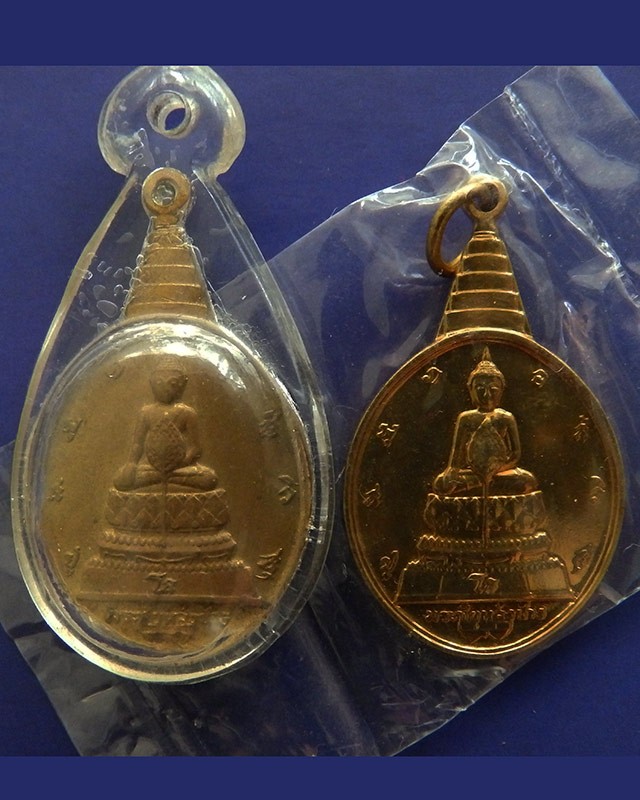 เหรียญพระชัยหลังช้าง ในหลวงครบ 5 รอบ หลัง ภปร.+สก. เลี่ยมพลาสติก+ซองเดิม