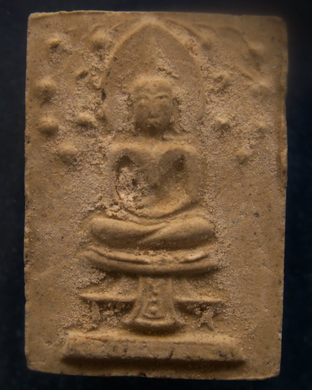 6.พระปรกโพธิ์ประภามณฑล พิมพ์เล็ก เนื้อผงจินดามณีหลังเรียบมีเคลือบ หลวงปู่ทิม วัดละหารไร่ ประธานปรกปลุกเสก ออกวัดไผ่ล้อม จ.ระยอง