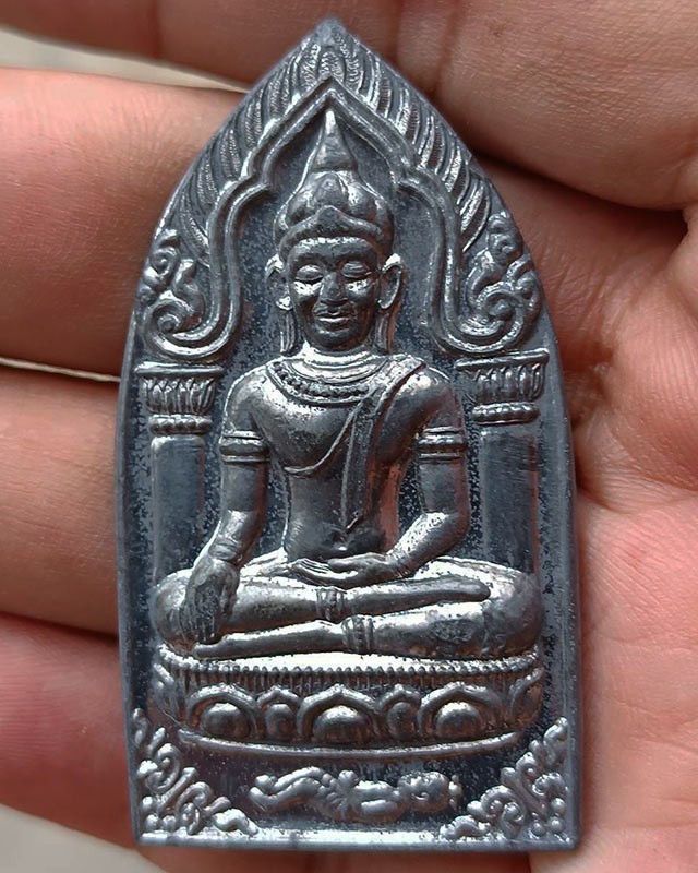 17.พระยอดขุนพลปั๊มพิมพ์สุพรรณ หลวงพ่อฑูรย์ วัดโพธินิมิตร เนื้อชินพิมพ์ใหญ่ พ.ศ. 2527 สูง 5.7 ซ.ม. สร้างจากเนื้อชินกรุเก่าที่ชำรุดแตกหัก