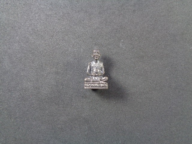 รูปหล่อหลวงพ่อเพี้ยน วัดเกริ่นกฐิน จ.ลพบุรี งานทอดกฐินปี 2558 สวยครับ