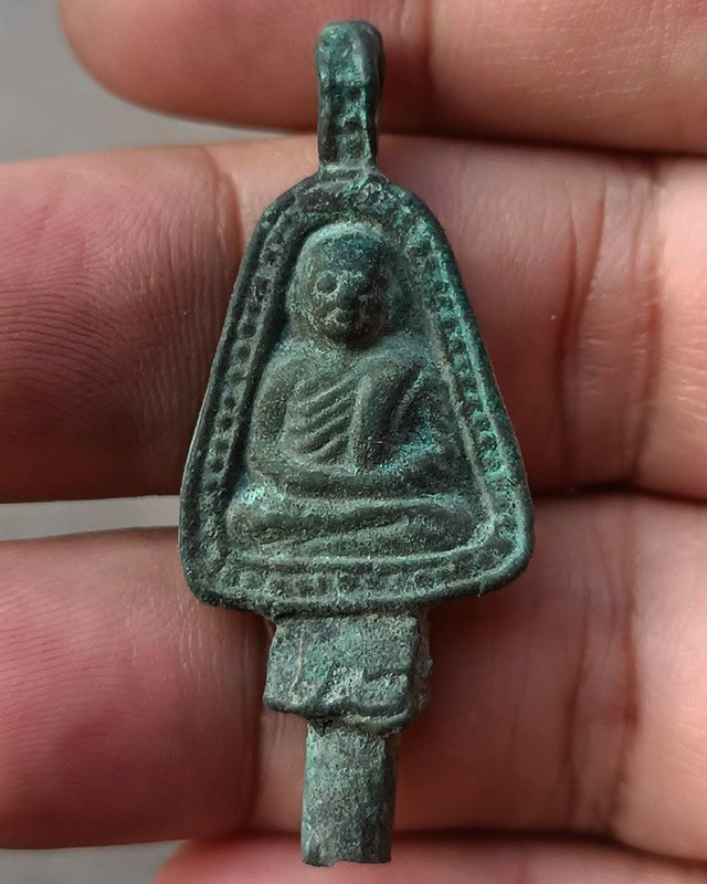 แท้ๆ จากวัด !! เหรียญหล่อจอบใหญ่ หลวงพ่อเงิน รุ่นปืนแตก วัดคงคาราม (บางคลานใต้) ตัดจากช่อกรรมการ ปี 2528 (11)