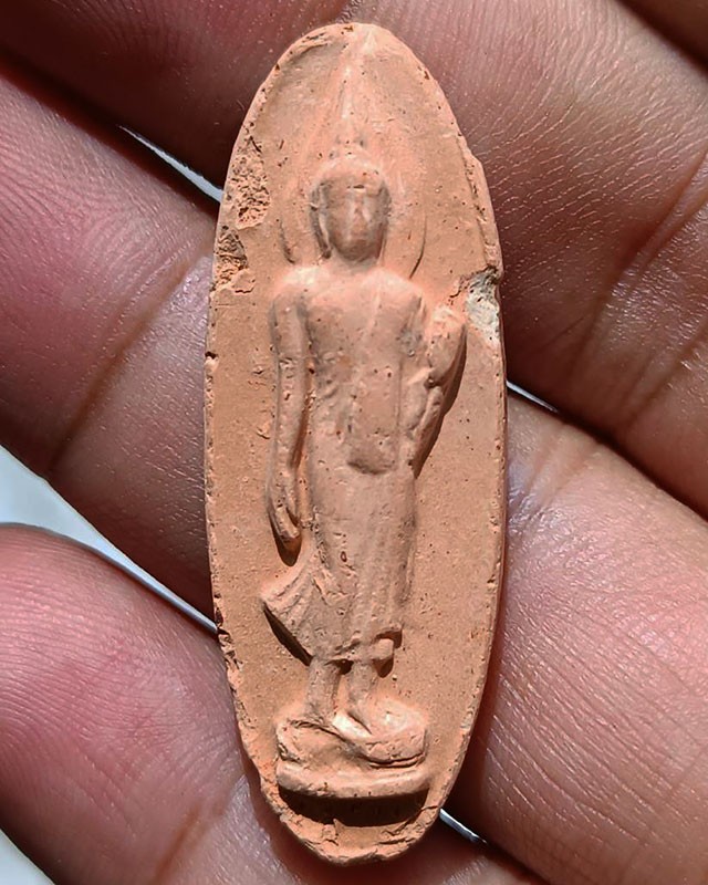 3.พระ 25 พุทธศตวรรษ เนื้อดิน สีทูโทน พร้อมกล่องกำมะหยึ่สวยงาม