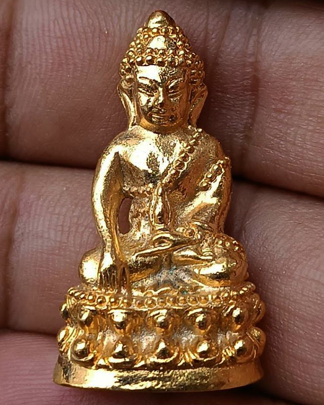 พระชัยก้นอุดผง หลวงปู่ทวด รุ่นตำหนักทอง หลวงปู่ทอง สุสังวโร วัดป่ากอสุวรรณ จ.สงขลา พ.ศ. 2540 กะหลั่ยทอง ตอกโค้ด+เลข 2469