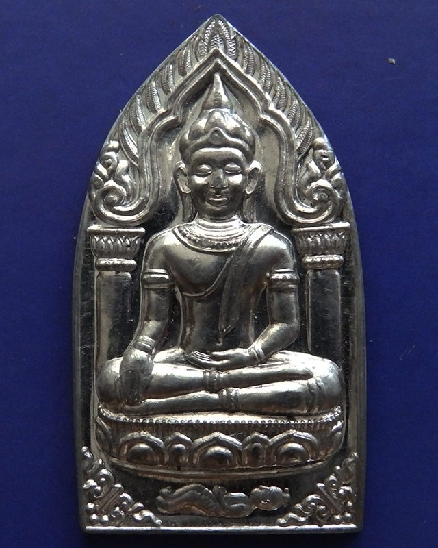 15.พระยอดขุนพลปั๊มพิมพ์สุพรรณ หลวงพ่อฑูรย์ วัดโพธินิมิตร เนื้อชินพิมพ์ใหญ่ พ.ศ. 2527 สูง 5.7 ซ.ม. สร้างจากเนื้อชินกรุเก่าที่ชำรุดแตกหัก