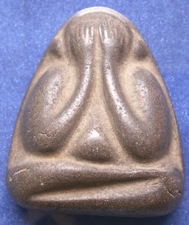 พระปิดตารุ่นแรก เนื้อผงคลุกรัก พิมพ์จัมโบ้ พระปลัดผัน วัดโบสถ์ พ.ศ. 2503 สูงเกือบ 5 ซ.ม. พร้อมใบประกาศที่ 1 งาน จ.ชลบุรี