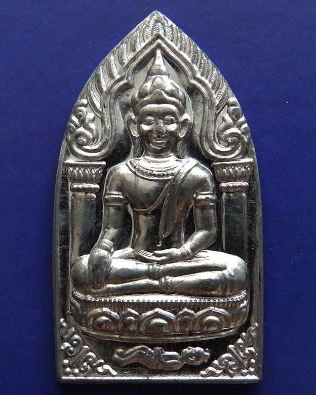 13.พระยอดขุนพลปั๊มพิมพ์สุพรรณ หลวงพ่อฑูรย์ วัดโพธินิมิตร เนื้อชินพิมพ์ใหญ่ พ.ศ. 2527 สูง 5.7 ซ.ม. สร้างจากเนื้อชินกรุเก่าที่ชำรุดแตกหัก