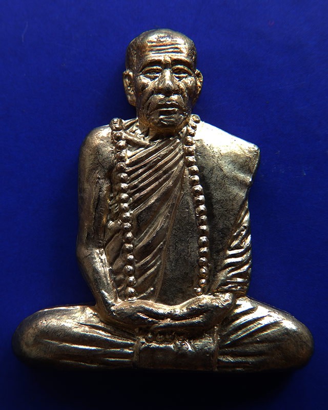 1.รูปเหมือนตัดชิดกะไหล่ทอง หลวงปู่คำบุ วัดกุดชมภู ตอกโค้ด พร้อมซอง+ใบแนบเดิม