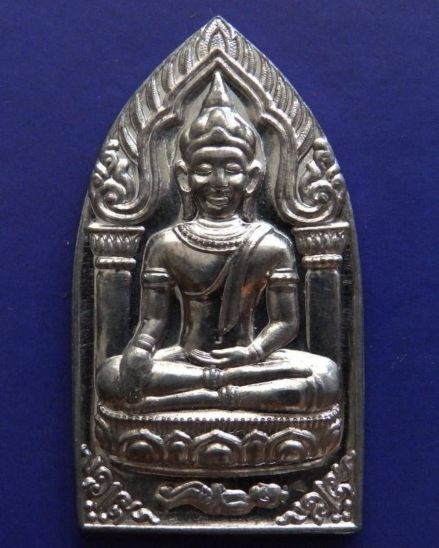 9.พระยอดขุนพลปั๊มพิมพ์สุพรรณ หลวงพ่อฑูรย์ วัดโพธินิมิตร เนื้อชินพิมพ์ใหญ่ พ.ศ. 2527 สูง 5.7 ซ.ม. สร้างจากเนื้อชินกรุเก่าที่ชำรุดแตกหัก