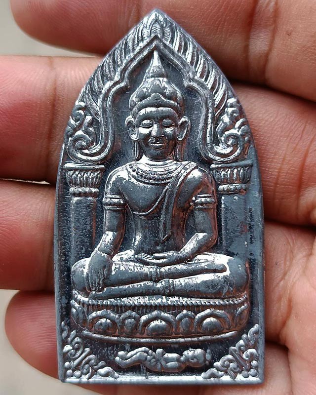 12.พระยอดขุนพลปั๊มพิมพ์สุพรรณ หลวงพ่อฑูรย์ วัดโพธินิมิตร เนื้อชินพิมพ์ใหญ่ พ.ศ. 2527 สูง 5.7 ซ.ม. สร้างจากเนื้อชินกรุเก่าที่ชำรุดแตกหัก