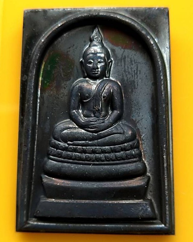 10.สมเด็จพระพุทธนวมหาราชายุจฉับปริวัตนมงคล ในหลวงครบ 6 รอบ จัดสร้างโดยสำนักนายกรัฐมนตรี พ.ศ. 2542 กล่องเดิม ตอกโค้ด