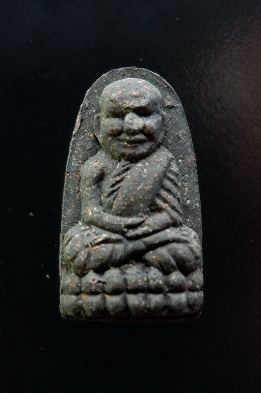 (120-) พระหลวงปู่ทวดพิมพ์พระรอด เนื้อว่าน พระของขวัญวัดห้วยมงคล สวยครับ