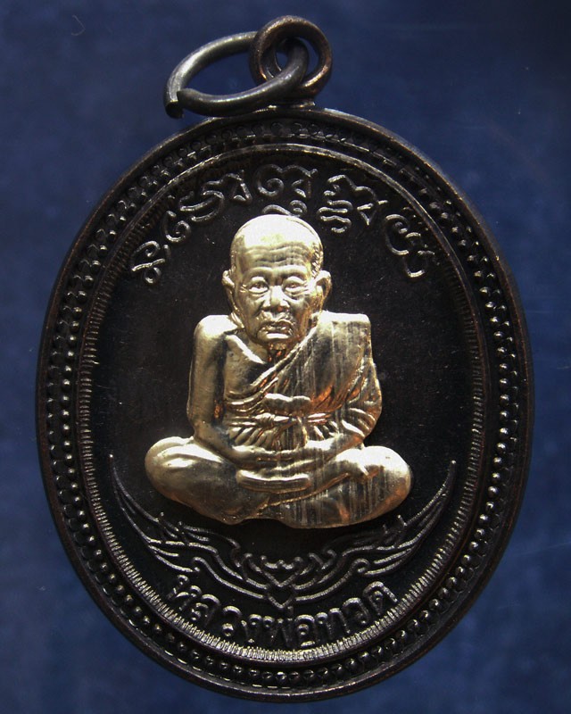 กรรมการ !!! เลข 52...เหรียญหลวงปู่ทวด หลังพ่อท่านเขียว วัดห้วยเงาะ รุ่นกิตติคุโณ 82 เนื้อทองแดงรมดำหน้า-หลังอัลปาก้า โค้ด-เลข พร้อมกล่องเดิม พ.ศ. 2553 สร้างแจกกรรมการ 999 องค์