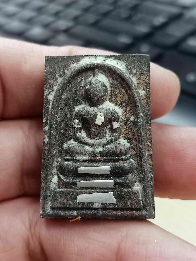 2-1651 วัดใจ 100 พระสมเด็จเกศทะลุซุ้ม จักรพรรดิมหาเศรษฐี หลวงปู่กลม อภิลาโส วัดโพธิ์ชัย จ.นครพนม 2567 หมายเลข 29 กล่องเดิม