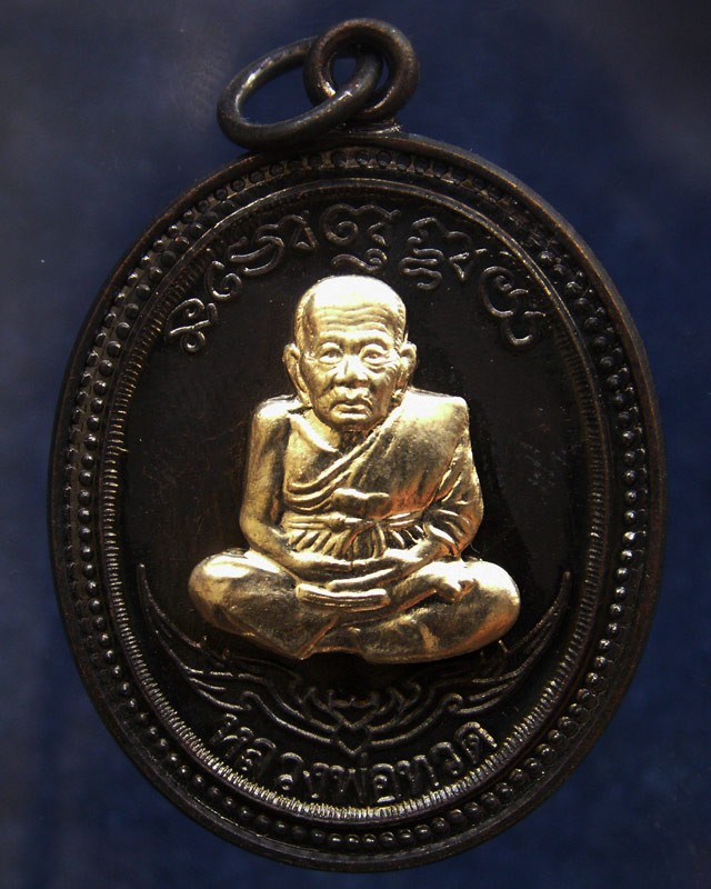 กรรมการ !!! เลข 165...เหรียญหลวงปู่ทวด หลังพ่อท่านเขียว วัดห้วยเงาะ รุ่นกิตติคุโณ 82 เนื้อทองแดงรมดำหน้า-หลังอัลปาก้า โค้ด-เลข พร้อมกล่องเดิม พ.ศ. 2553 สร้างแจกกรรมการ 999 องค์