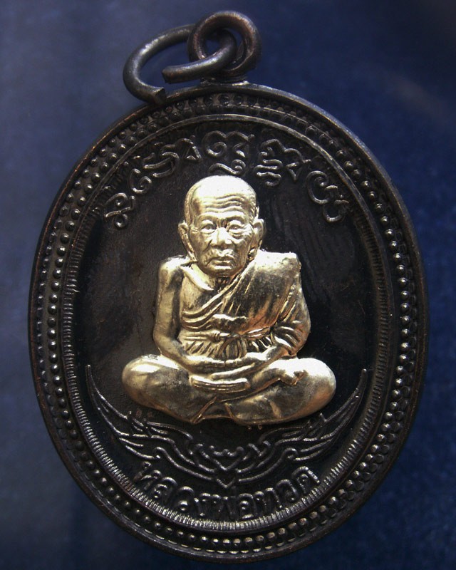 กรรมการ !!! เลข 129...เหรียญหลวงปู่ทวด หลังพ่อท่านเขียว วัดห้วยเงาะ รุ่นกิตติคุโณ 82 เนื้อทองแดงรมดำหน้า-หลังอัลปาก้า โค้ด-เลข พร้อมกล่องเดิม พ.ศ. 2553 สร้างแจกกรรมการ 999 องค์