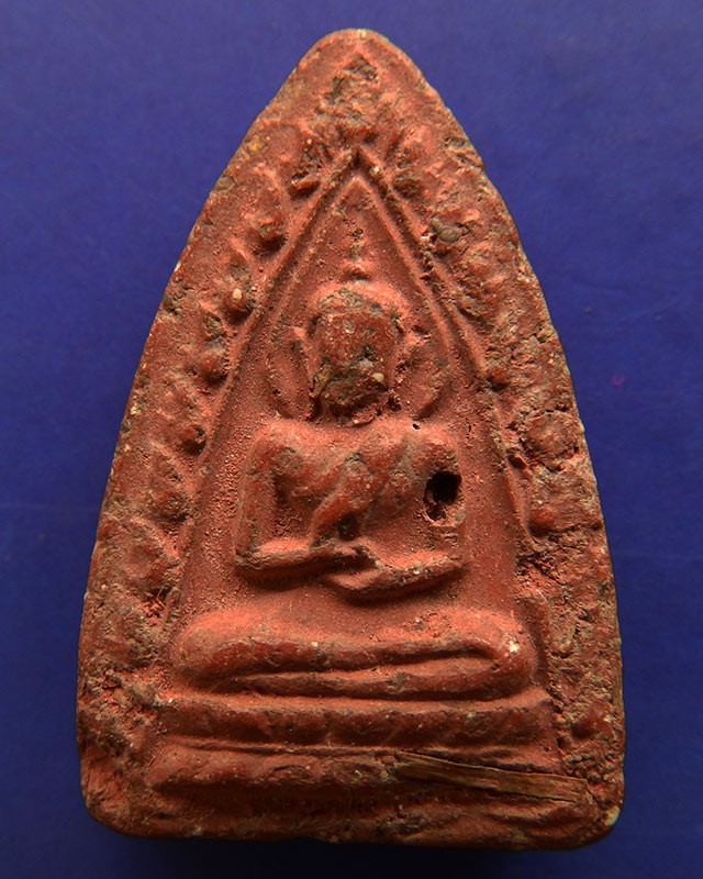 1.หลวงปู่เฮี้ยง วัดป่า พิมพ์พระพุทธประทานพร 2 หน้า เนื้อผงผสมว่านสบู่เลือด