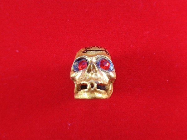 แม่พรายกระซิบโชคหล่อกะโหลกเนื้อชนวนโลหะอาถรรพ์ ฝั่งตะกรุด 1 ดอก หลวงพ่อดำ วัดพระพุทธบาทรัตนคีรี จ.ขอนแก่น สวยครับ