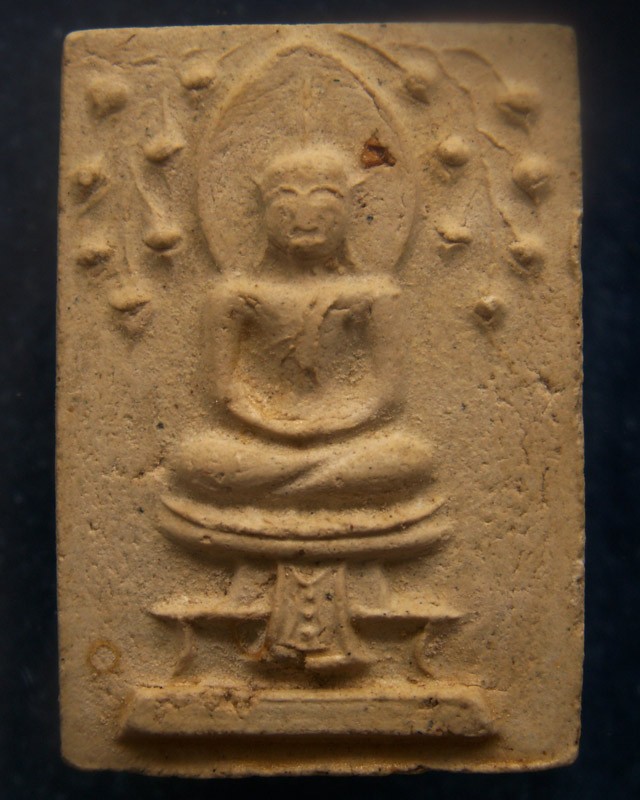 4.พระปรกโพธิ์ประภามณฑล พิมพ์เล็ก เนื้อผงจินดามณีหลังเรียบมีเคลือบ หลวงปู่ทิม วัดละหารไร่ ประธานปรกปลุกเสก ออกวัดไผ่ล้อม จ.ระยอง