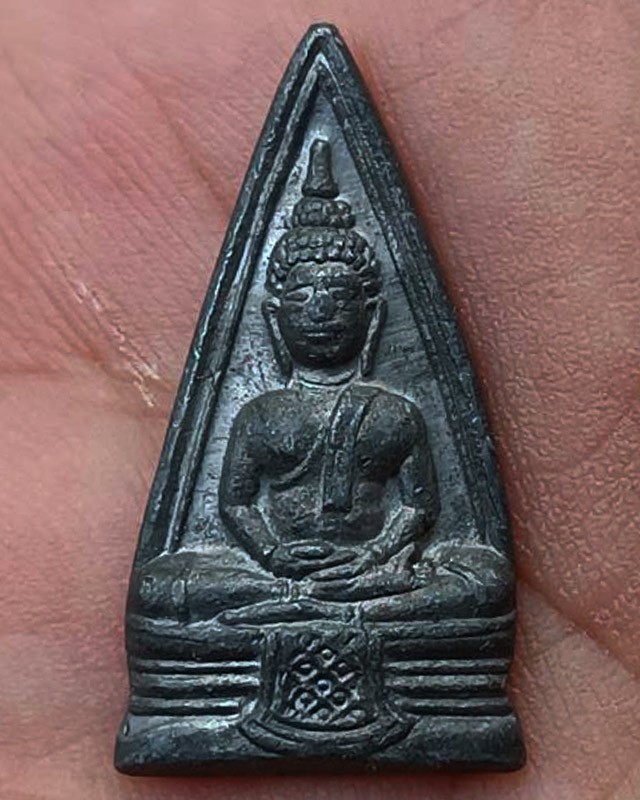 เหรียญหลวงพ่อโสธร พิมพ์สามเหลี่ยม หลังพระราชเขมากร เนื้อตะกั่ว พ.ศ. 2503