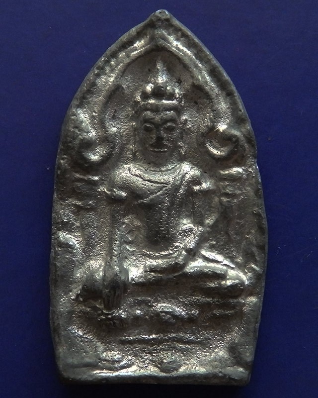 10.พระยอดขุนพลหล่อพิมพ์อยุธยา หลวงพ่อฑูรย์ วัดโพธินิมิตร เนื้อชิน พ.ศ. 2527 สูง 5 ซ.ม. สร้างจากเนื้อชินกรุเก่าที่ชำรุดแตกหัก