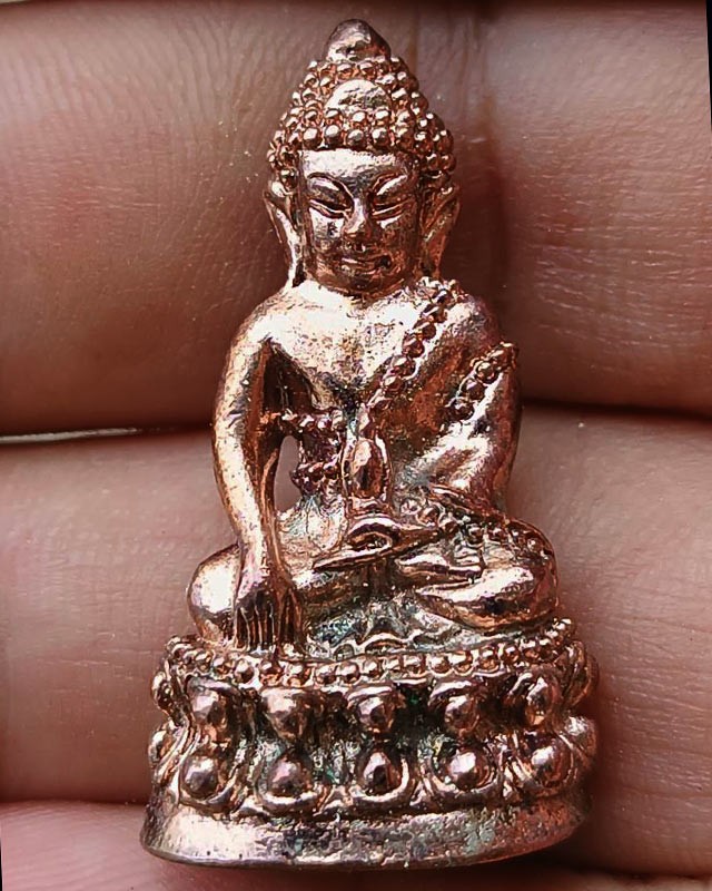 พระชัยก้นอุดผง หลวงปู่ทวด รุ่นตำหนักทอง หลวงปู่ทอง สุสังวโร วัดป่ากอสุวรรณ จ.สงขลา พ.ศ. 2540 กะหลั่ยนาค ตอกโค้ด+เลข 2469